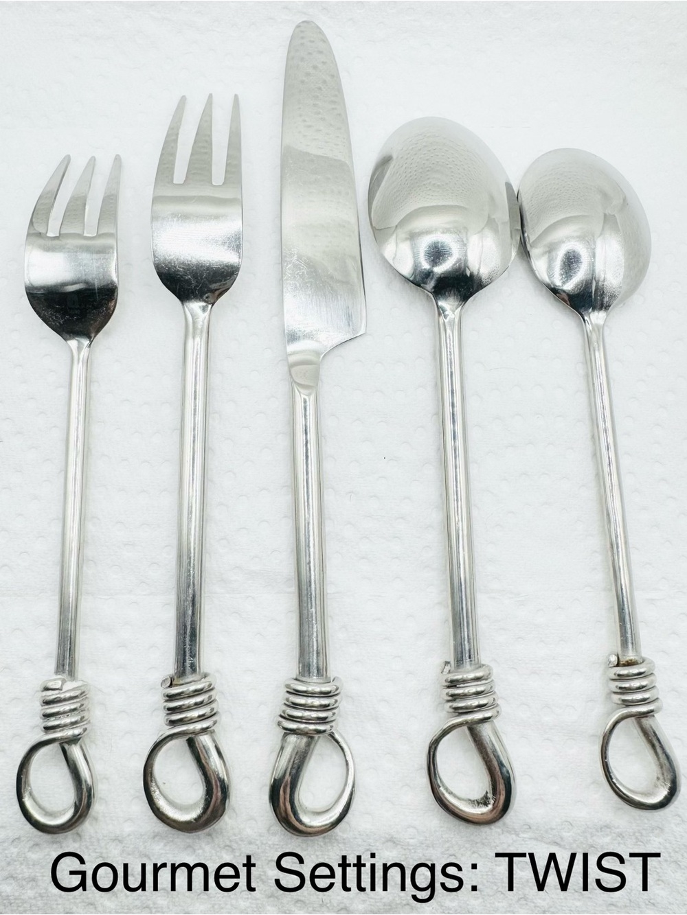 Gourmet Settings Twist 18/10 Stainless Steel Flatware 16 Piece Set - Picture 3 of 16